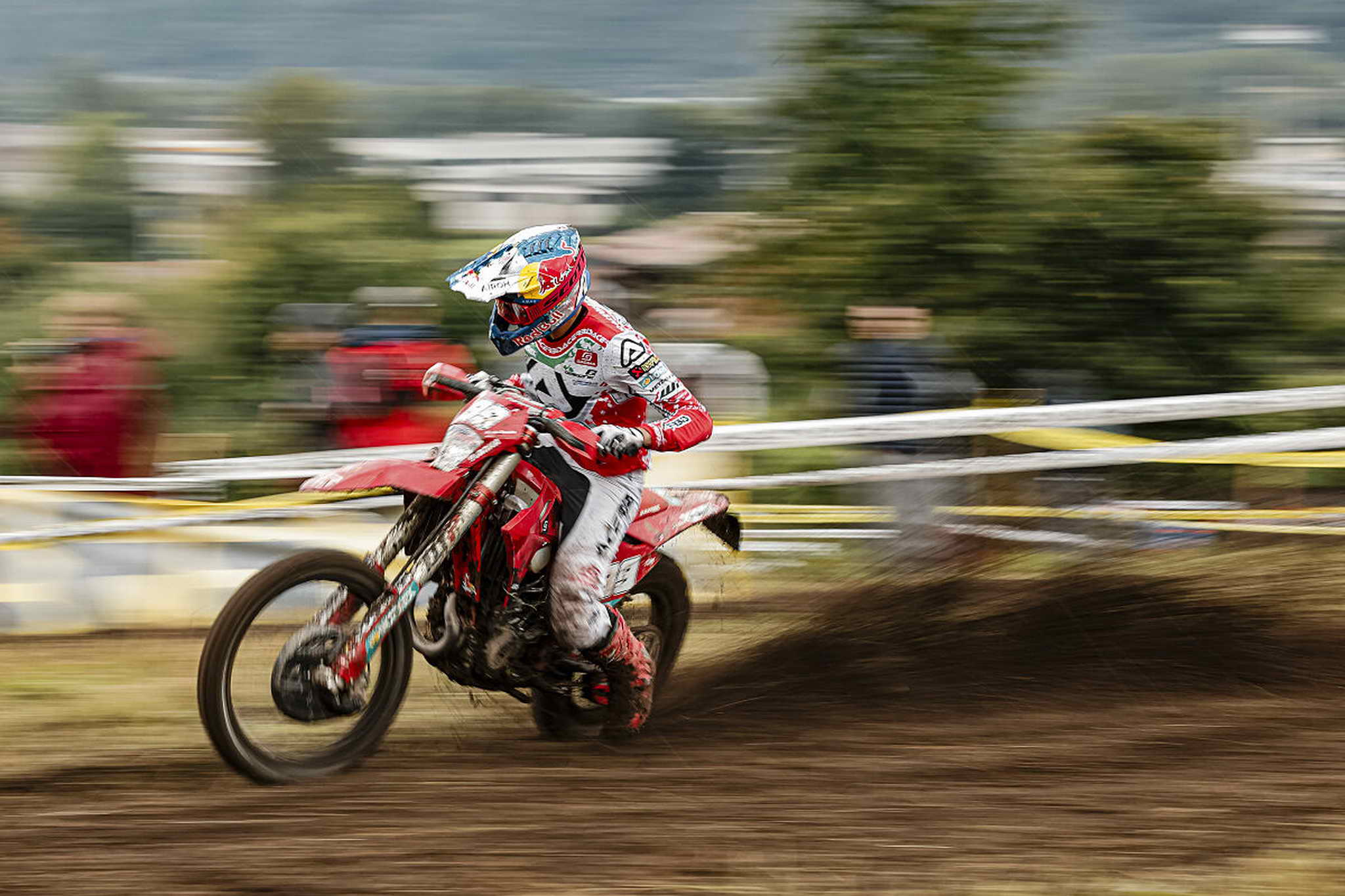 Andrea Verona triumphs on home soil at endurogp of italy