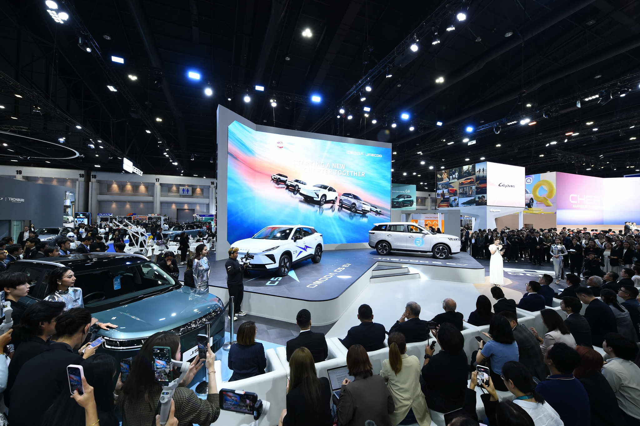 OMODA & JAECOO bring a diverse lineup of electric vehicle innovations to Motor Show 2026! Leading the charge with THE NEW OMODA C5 EV and intelligent innovations that meet all sustainable driving needs